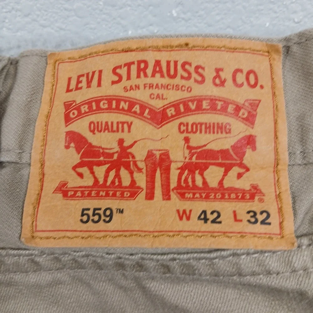 Levi's 559 Relaxed Straight Fit Khaki‎ Chino Pants Men's 42x32 Tan EUC